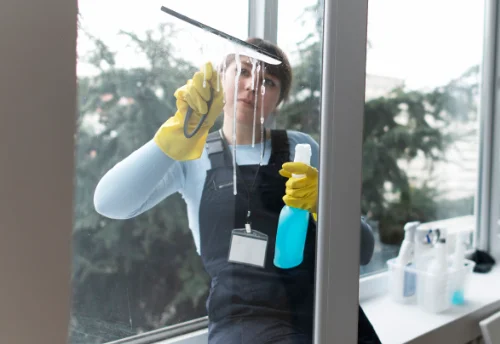 Nettoyage de vitres intérieures et extérieures à Verrières-en-Anjou